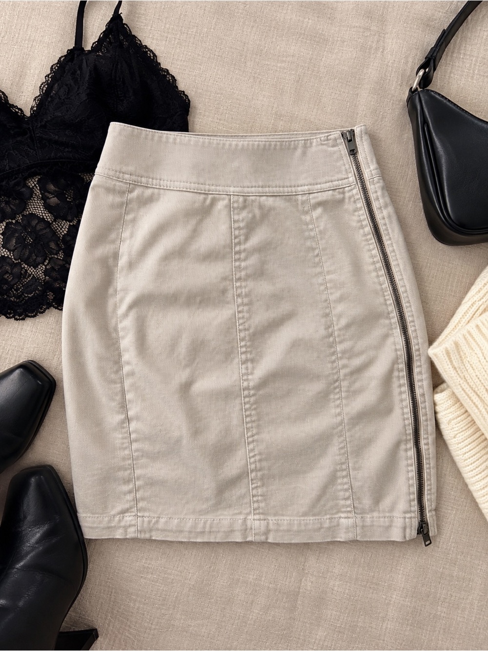 H&M Beige Side Zip Mini Skirt Y2K
Minimalist 90s